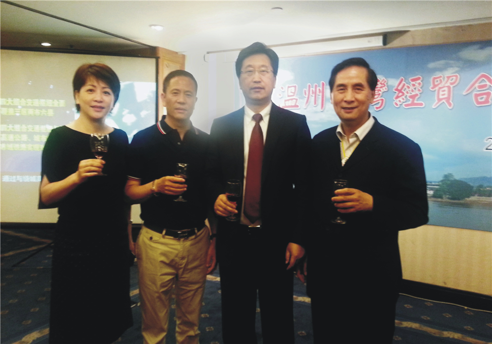 2013.05.25董事长与浙江省委常委、省委秘书长陈金彪合影